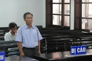 Lão nông 60 tuổi hầu tòa vì vật ngã 2 công an xã