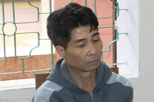 Gã đàn ông dâm ô bé gái ở căn phòng không người