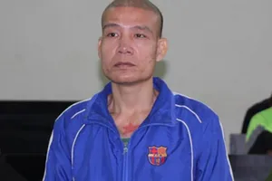 ‘Đại ca’ thủ dao lam liên tiếp rạch mặt bạn tù