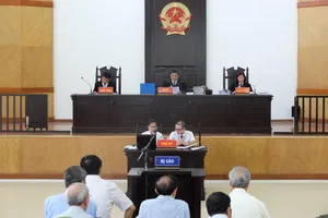 Bất ngờ tạm dừng phiên tòa xử ông Đinh La Thăng