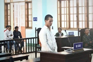 Kẻ giết và hiếp bé gái chăn bò lãnh 18 năm tù