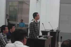 Bé gái bị xâm hại 3 lần vì mẹ gửi người trông giữ