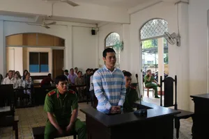 Khám nhà lòi ra súng đồ chơi nguy hiểm