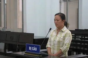 Nữ tạp vụ dọn vệ sinh dọn luôn… 3.000 USD của khách