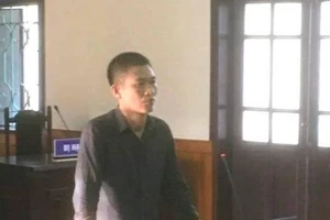 Thủ ‘hàng nóng’, giấu cả ngàn viên hồng phiến trong khách sạn