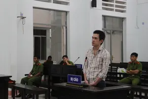 Chồng đâm chết vợ vì đánh con