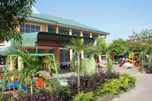 Bị tố bớt thịt của học sinh, hiệu trưởng bị tạm đình chỉ công tác