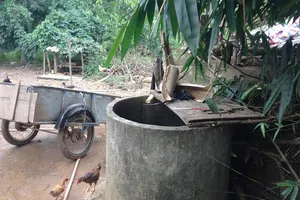 Phát hiện cha chết trong tư thế treo cổ, con tử vong trong thùng nước