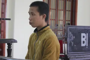 Hiếp dâm bé gái đi đào rau má rồi đe dọa tung clip