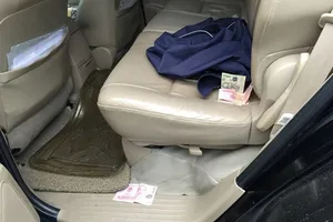 Tạm đình chỉ cán bộ Sở GTVT lái xe biển xanh bị tố 'làm luật' 