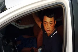 Truy bắt 2 kẻ nổ súng, chém người gần chợ Quán Lau