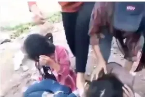 Xôn xao nhóm nữ sinh đánh bạn chảy máu mắt