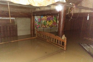 Hương Khê chìm trong nước lũ 