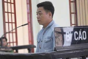 Mang súng, ma túy chở “người tình” đi chơi thì bị bắt