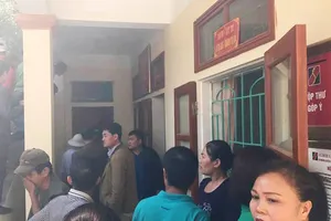 Dân truy đuổi giải cứu bé trai 2 tuổi nghi bị bắt cóc