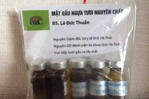 Nguyên giám đốc Sở Y tế bị mạo danh bán mật gấu?