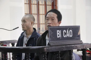 Ham 200 USD tiền công trông coi heroin đổi 18 năm tù 