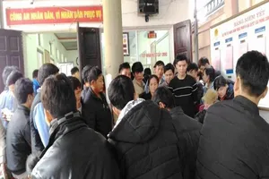 Đầu năm, người dân Nghệ An đổ xô đi làm CMND 