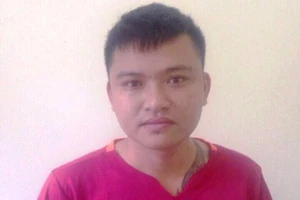 Trộm 6,1 tỉ đồng rồi mang súng đi giải quyết 'ân oán'