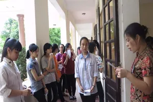 Đình chỉ coi thi giám thị bị học sinh 'tố' tiêu cực