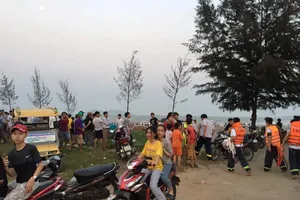 Đi chụp ảnh kỷ yếu và tắm biển, 2 học sinh mất tích