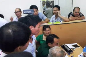 Chen nhau làm thẻ giảm vé qua Trạm Bến Thủy