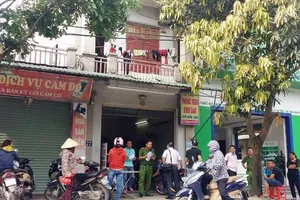 Hoảng hồn phát hiện bạn trai treo cổ chết bên cạnh