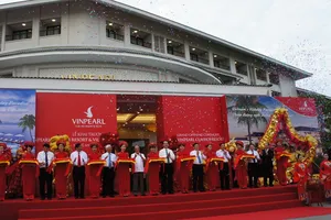 Chủ tịch nước cắt băng khánh thành Vinpearl Cửa Hội