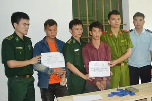 16 tuổi đã ôm 2.000 viên ma túy và heroin vào Việt Nam