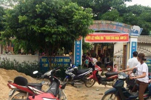 Nghi vấn nhân viên của trường mua gà 'ngắc ngoải' 