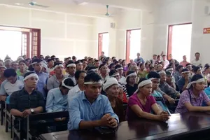 Hung thủ lãnh án chung thân, con nạn nhân ngất xỉu