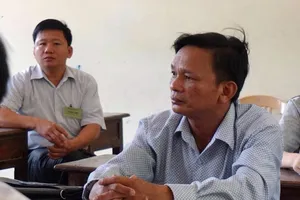 Cán bộ xã 52 tuổi đi thi tốt nghiệp THPT Quốc gia