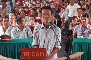 Chặt phá vườn cam của hàng xóm, xong hối hận đi xin lỗi