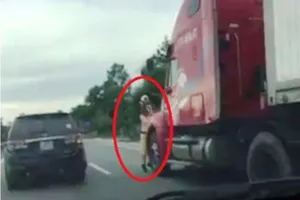 Khởi tố vụ án tài xế chống lệnh, hất văng CSGT