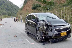 Mượn ô tô Lào chạy, gây tai nạn làm chết 3 người