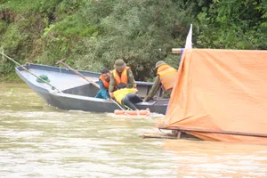 Diễn tập tình huống: 'Xả lũ, 15 người bị cuốn trôi'