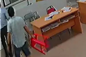 Giám đốc đánh nữ bác sĩ: 'Tát vài cái chứ có chi đâu'