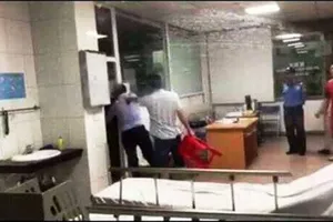 Thêm góc quay trong vụ đánh bác sỹ trong phòng cấp cứu