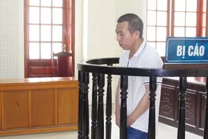 Tham 300 USD tiền công đổi cuộc đời chung thân trong tù