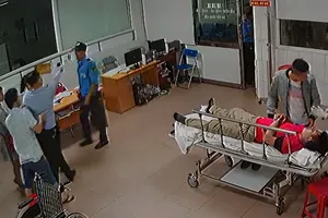 Giám đốc tát nữ bác sĩ ở Nghệ An: 2 bảo vệ mất việc 