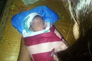 Bé trai bị bỏ rơi trước bão số 10 giờ ra sao?