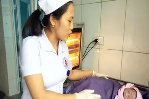 Vợ sinh ngay trên taxi, chồng làm... bà đỡ