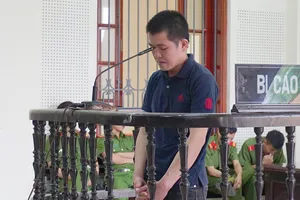 Mẹ uống thuốc sâu tự tử khi nghe báo con đã giết người