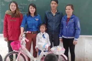 Nữ Bí thư Đoàn trả lại 500 triệu đồng cho chủ tiệm vàng