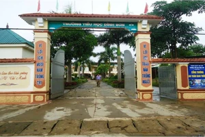 Phụ huynh đấm hiệu trưởng chảy máu miệng tại trường học