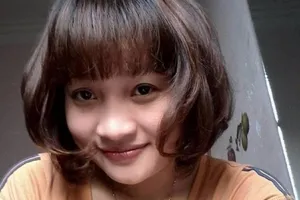 Nữ bị cáo xinh đẹp quỳ lạy xin lỗi phía nạn nhân