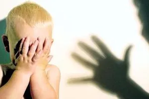 Video tố bà giúp việc bạo hành bé 5 tháng tuổi