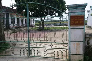 Kỷ luật nữ cán bộ địa chính nhận phong bì của dân