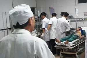 10 người bị thương sập giàn giáo: Đình chỉ công trình