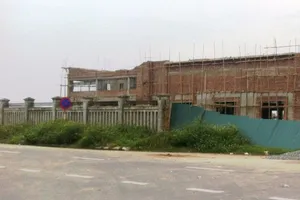 Sập giàn giáo công trình bến xe, 10 người bị thương